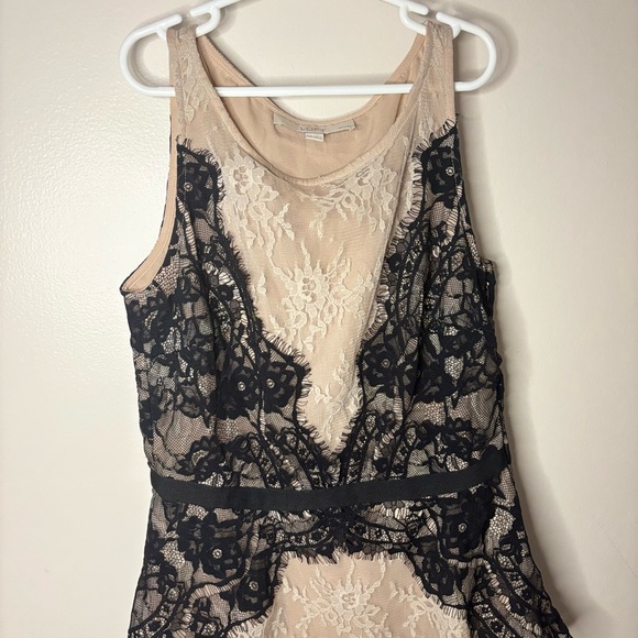 LOFT Petites Beige Lace top - Picture 1 of 3